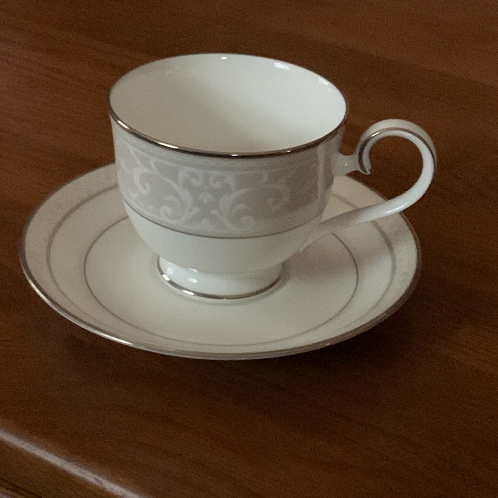 Noritake china coffee mugs and saucer set of 2